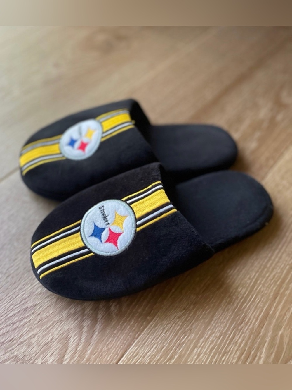 FOCO Pittsburgh Steelers Slippers Size XL 7-8 Black NFL Slide House Shoes Cozy